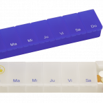 Pastillero semanal transparente azul/blanco